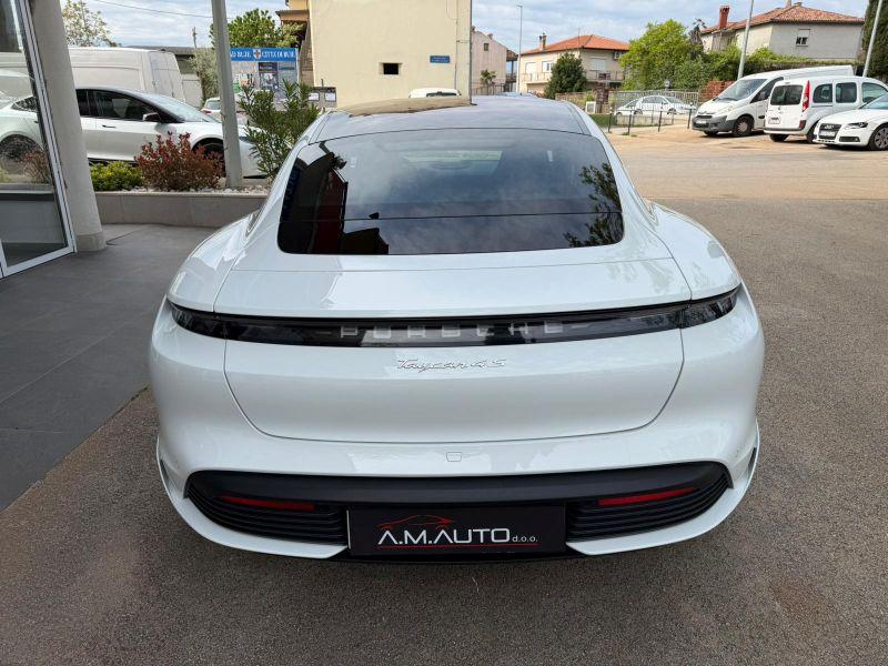 Porsche Taycan 4S 8