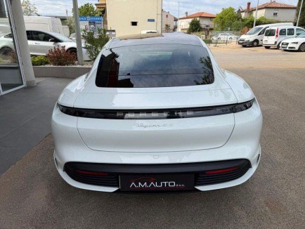 Porsche Taycan 4S 8