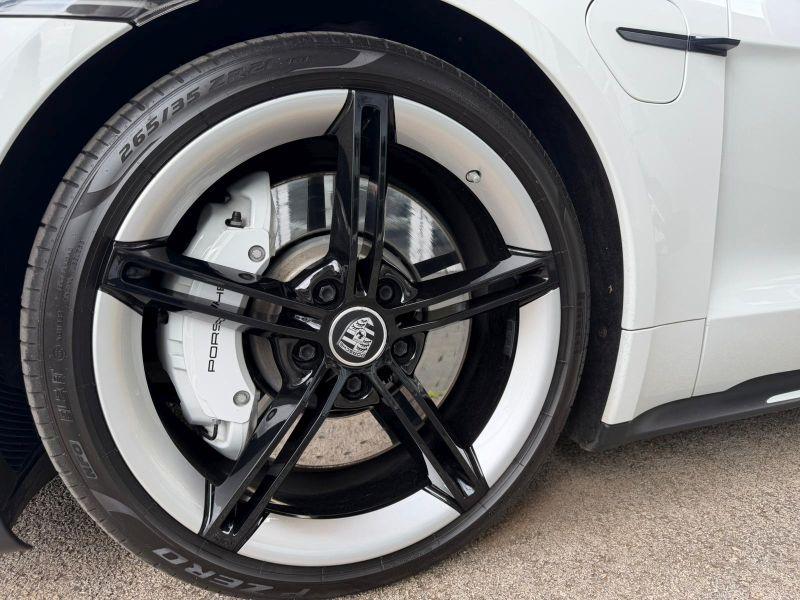Porsche Taycan 4S 10