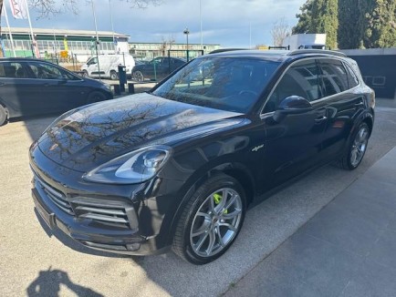 Porsche Cayenne E-HYBRID 2