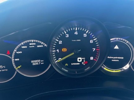 Porsche Cayenne E-HYBRID 17
