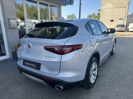 Alfa Romeo Stelvio Q4 2,2 Diesel 190 Ti Aut 3