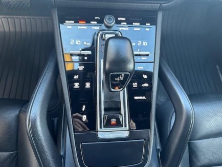Porsche Cayenne E-HYBRID 26