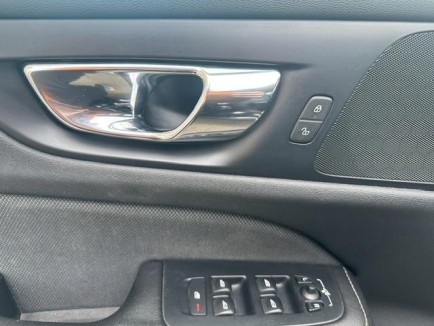 Volvo V60 D4 R-DESIGN AUT 19