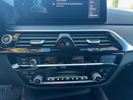 BMW serija 5 Touring 530e x-Drive M-Sport Aut 38