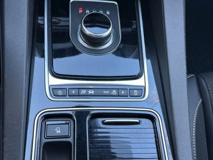 Jaguar F-Pace 2.0D R-SPORT AWD 27