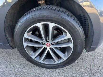 Jaguar F-Pace 2.0D R-SPORT AWD 11
