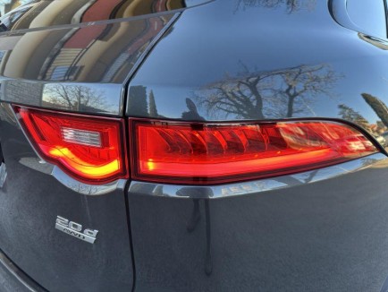 Jaguar F-Pace 2.0D R-SPORT AWD 8