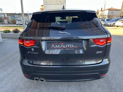 Jaguar F-Pace 2.0D R-SPORT AWD 6